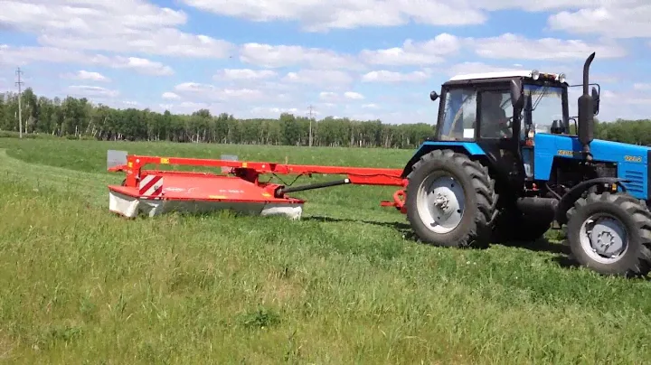 Mower trailed Kuhn FC 302 G and MTZ 82.1